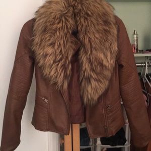 Brown leather jacket with fur collar (detachable)